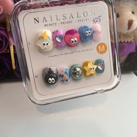 press on nail —M - Picture 3 of 6